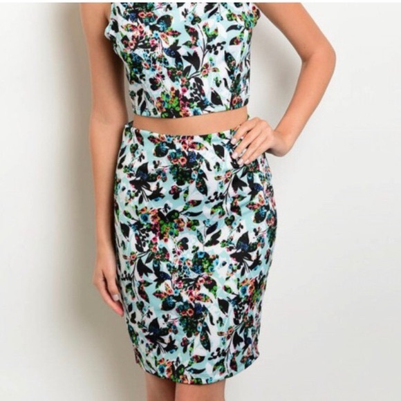 Forever 21 Dresses & Skirts - ❌SOLD❌ Forever 21 Floral Crop Top & Pencil Skirt